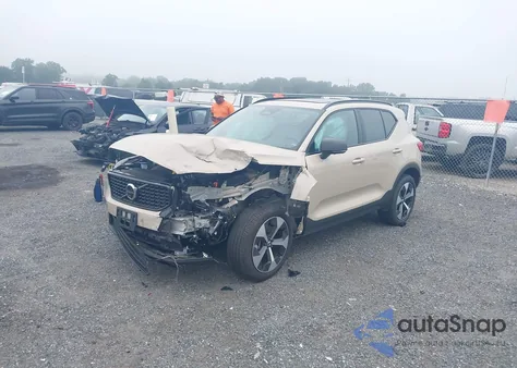 2025 Volvo Xc40 B5 Plus Dark Theme из США, поврежденный, VIN YV4L12UC2S2452501